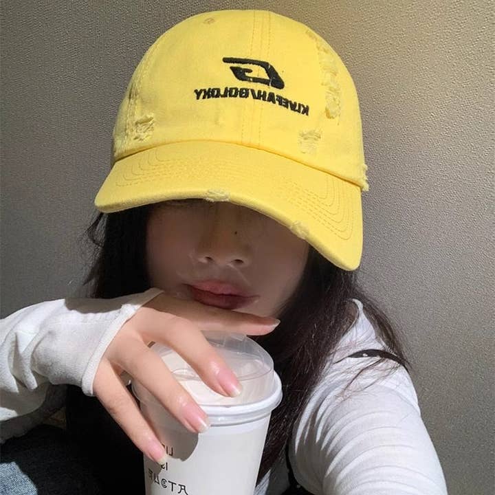 Unisex Embroidered Baseball Cap For Women And Men for wholesale by MoodGold