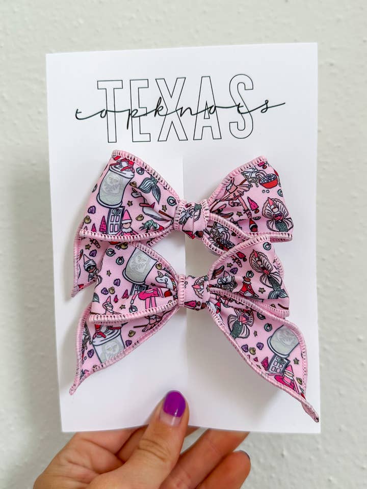 Elf Piggie sett pour la vente par Texas Top Knots