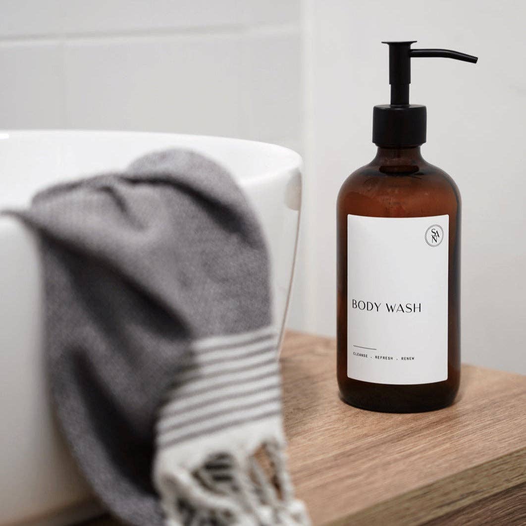 So At Nature - Vendita all'ingrosso Dispenser per sapone - Duo di bottiglie di vetro ambrato di lusso con pompa in metallo 500ml - Deux5