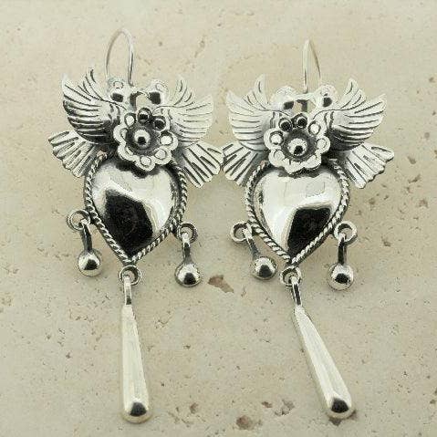 Liefdesvogels met oorbellen met bloemen en hart voor wholesale door Makers & Providers