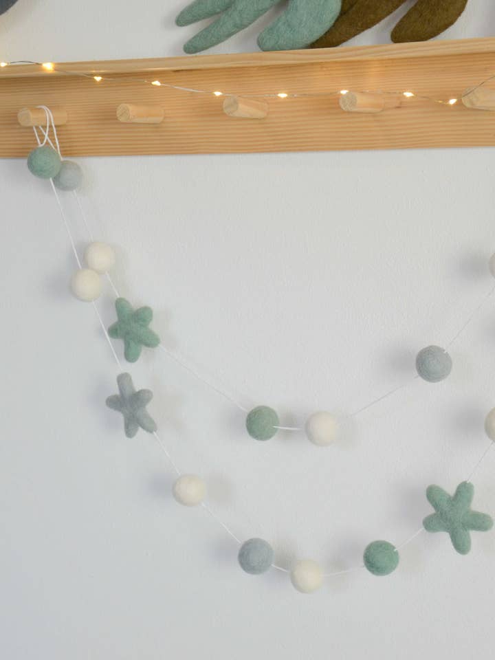 Star garland for wholesale by Calmfordreamers