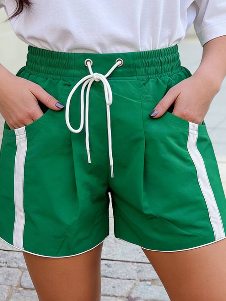 Shorts athlétiques à lacets, taille haute, à rayures varsity pour la vente par 1 the Woman