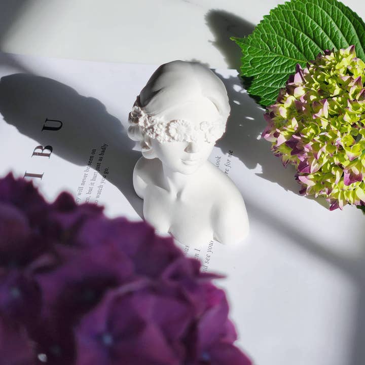 Weii Life Inc. - Vente Figurine décorative - Statuette de demoiselle d'honneur en béton avec bandeau sur les yeux