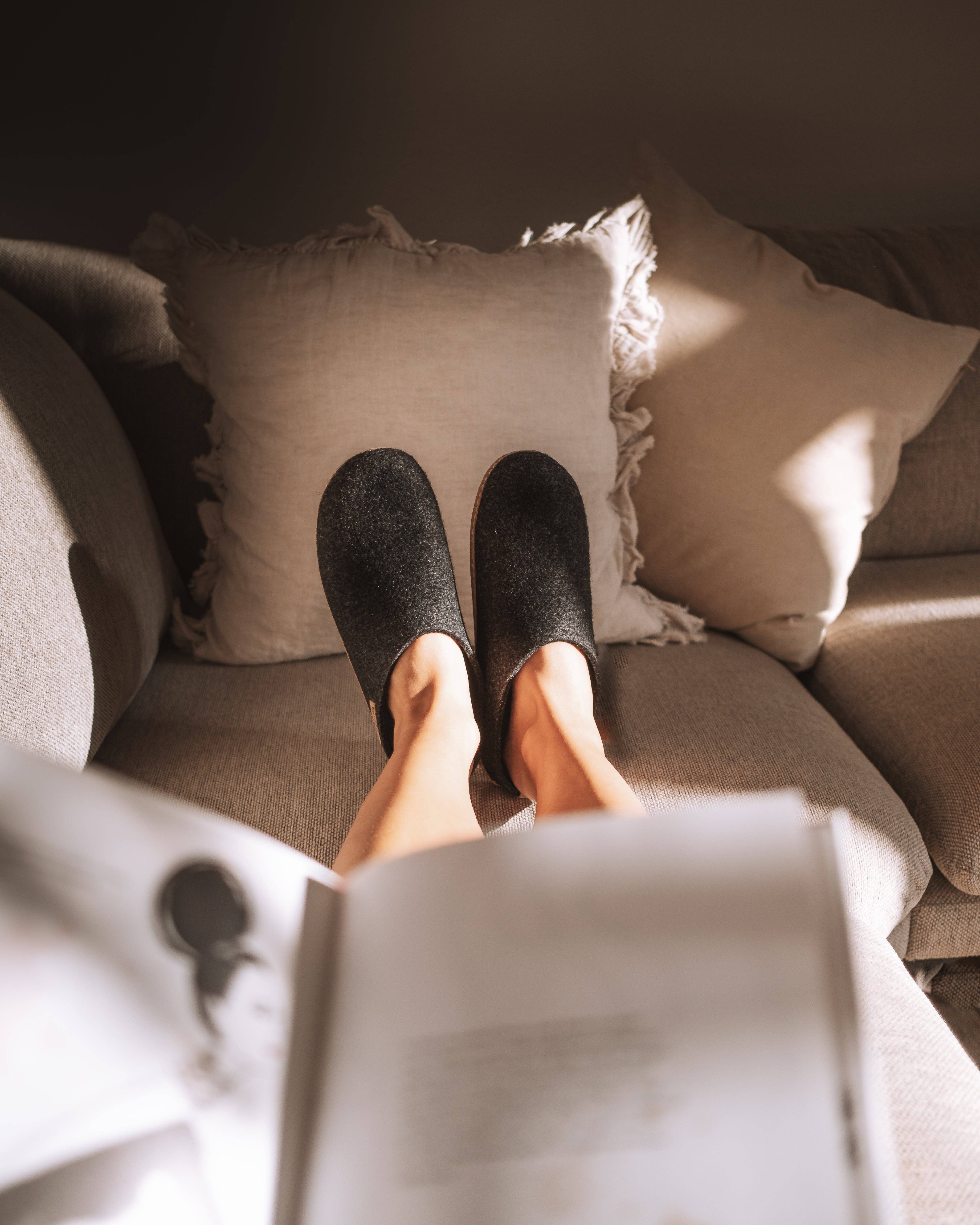 The Cozy Sheep - Wholesale Slides - Women's - Felted slippers with leather sole — Dark grey6