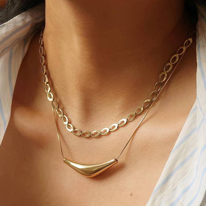 Cendre 18K Gold Non-Tarnish Curve Sweater Necklace and other Purchase Wholesale ceithre. Free Returns & Net 60 Terms on Faire trending on Faire.