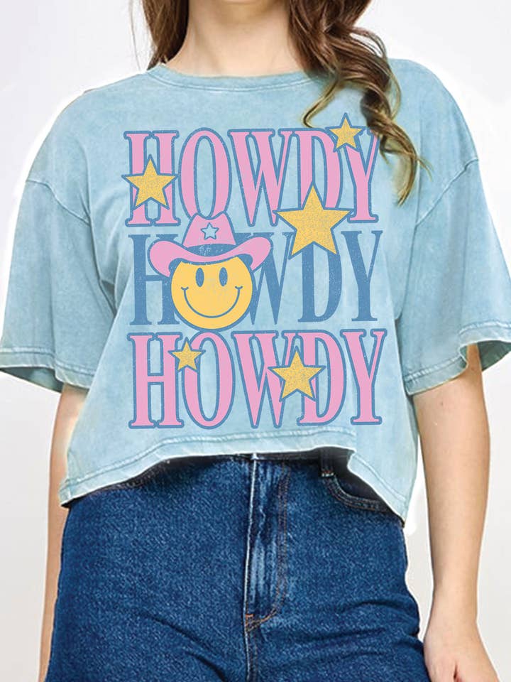 HOWDY SMILE LANGES CROP-TOP MIT COWBOY-MOTIV UND MINERALGRAFIK für den Großhandel von Rustee Clothing