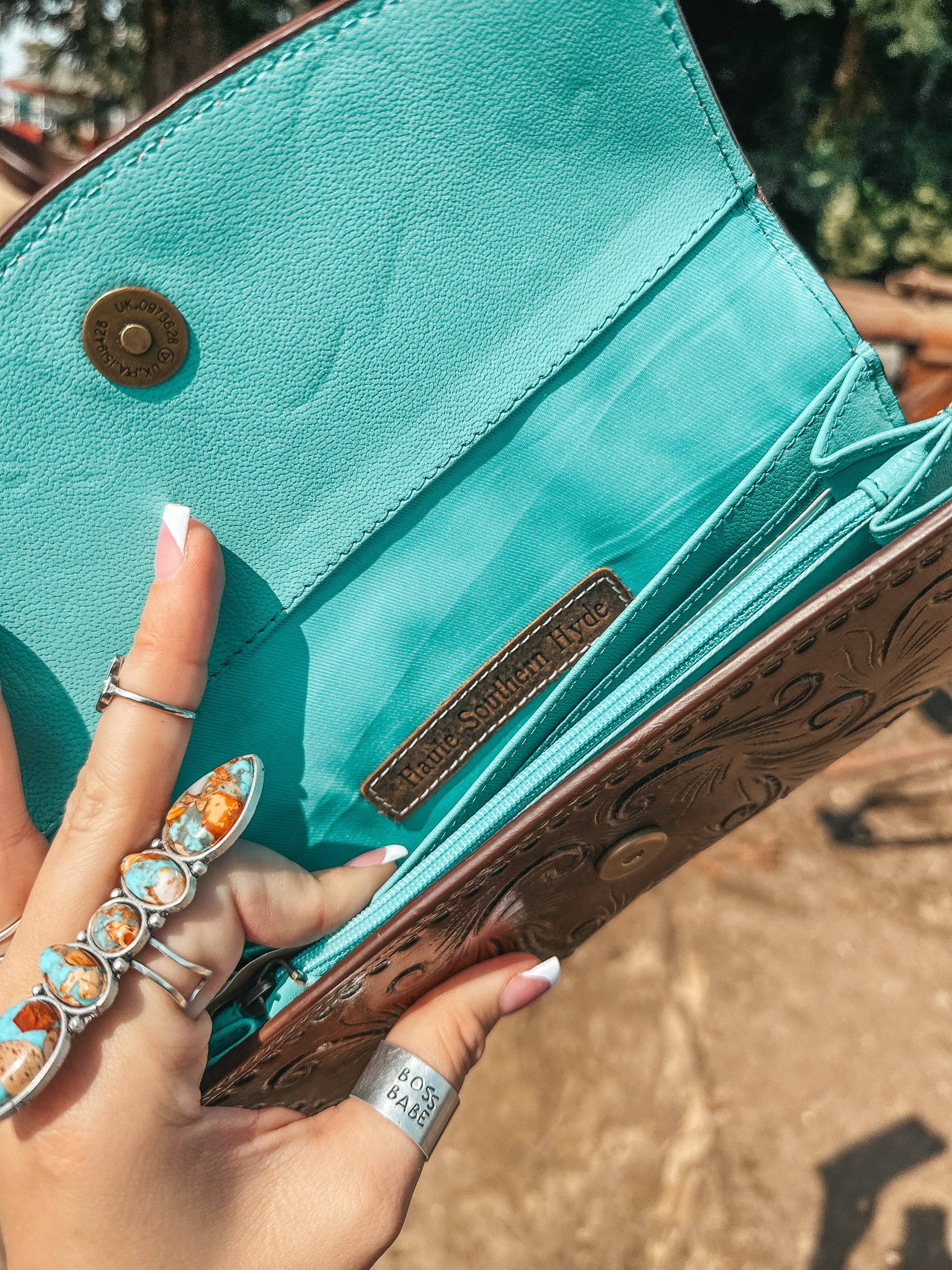 Haute Southern Hyde - Vente Portefeuille – femme - The Heart Stopper a Haute Southern Hyde de Beth Marie, en exclusivité3