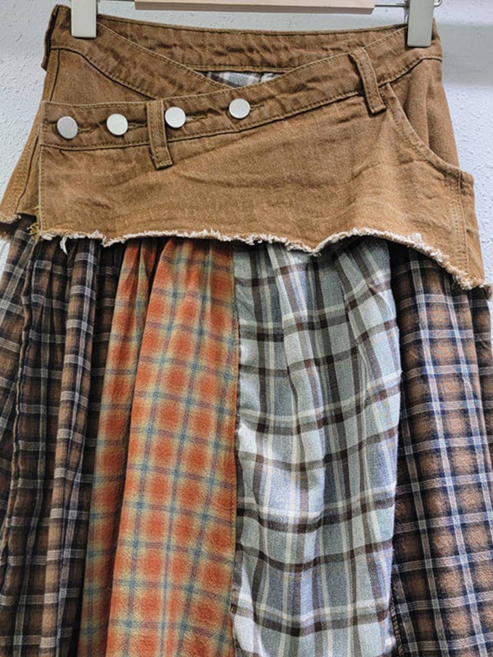 Mccolin - Wholesale Skirt - Women's - Button-Accented Plaid Skirt4