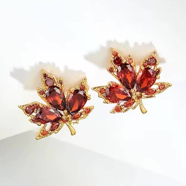 ✅ Röda lönnlövsörhängen – Höstinspirerad charm för wholesale av Lilac and Rose