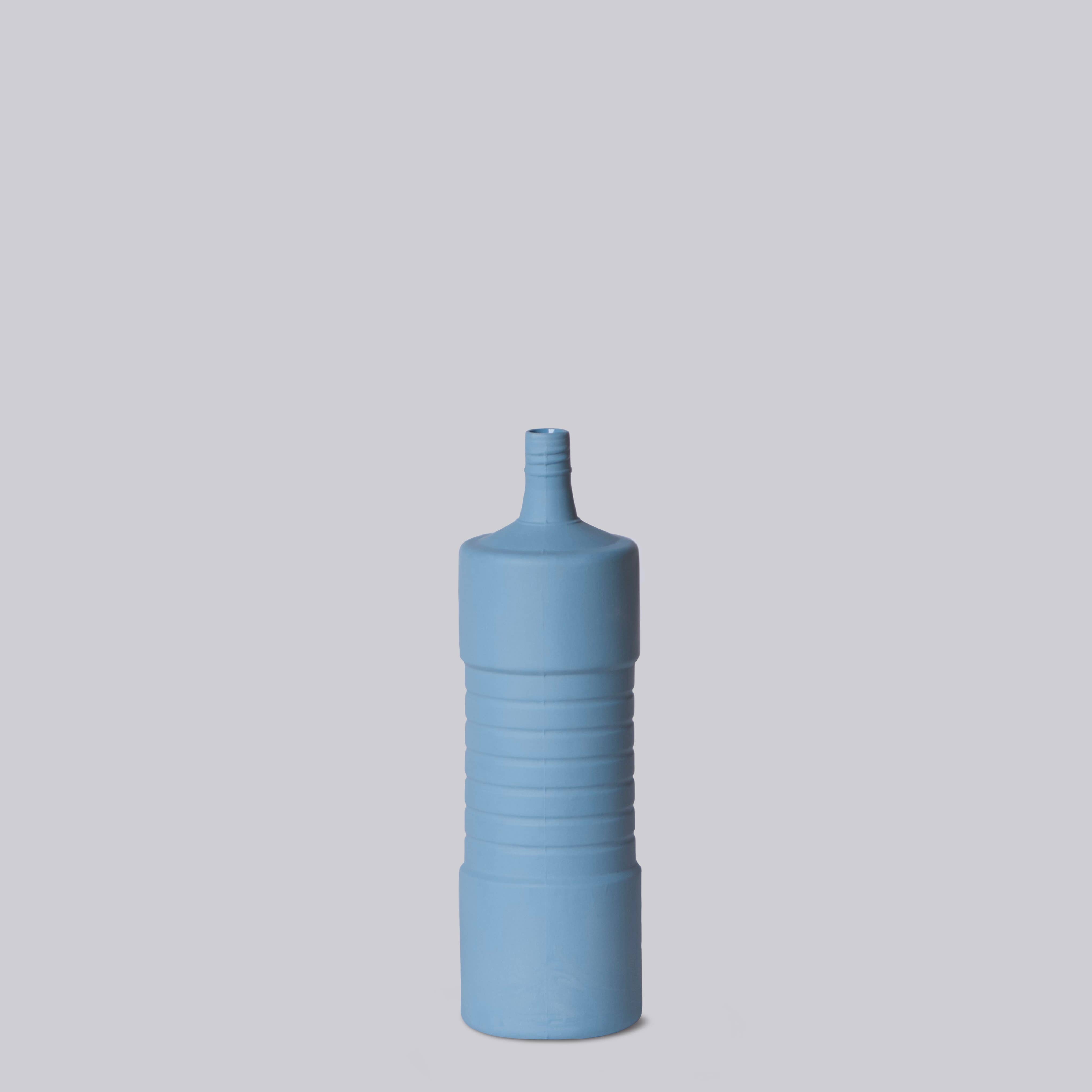 Middle Kingdom - Wholesale Vase - Matte Porcelain Ribbed Bottle Vase4