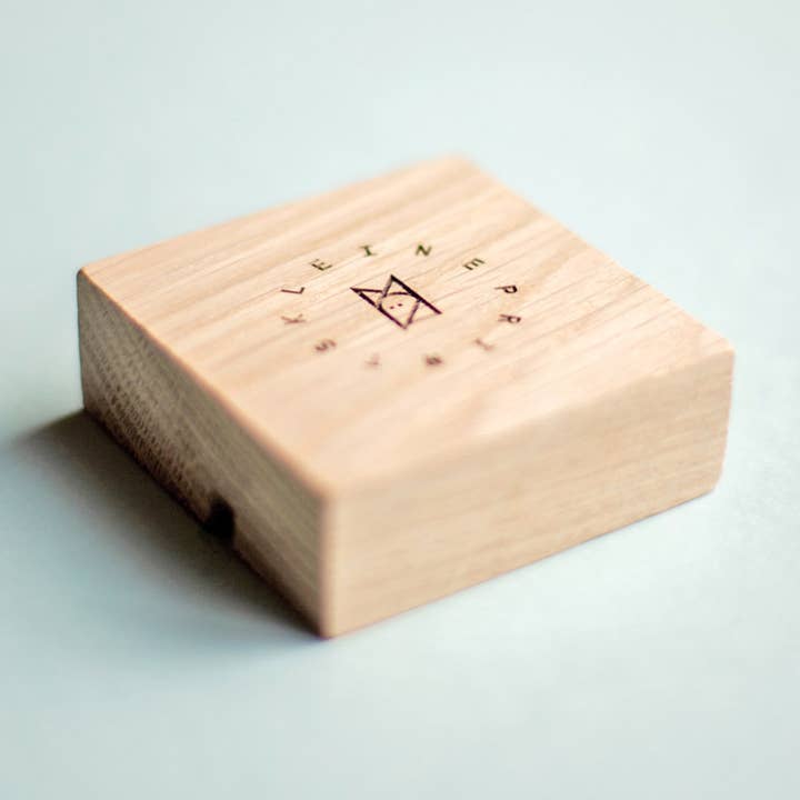 Oakwood card holder for wholesale by Kleine Prints