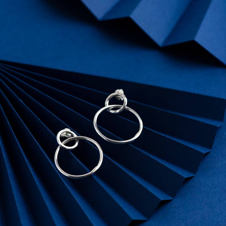 Orecchini a doppio cerchio - Collezione Elsker per la vendita all'ingrosso da parte di Hannah Weston Jewellery