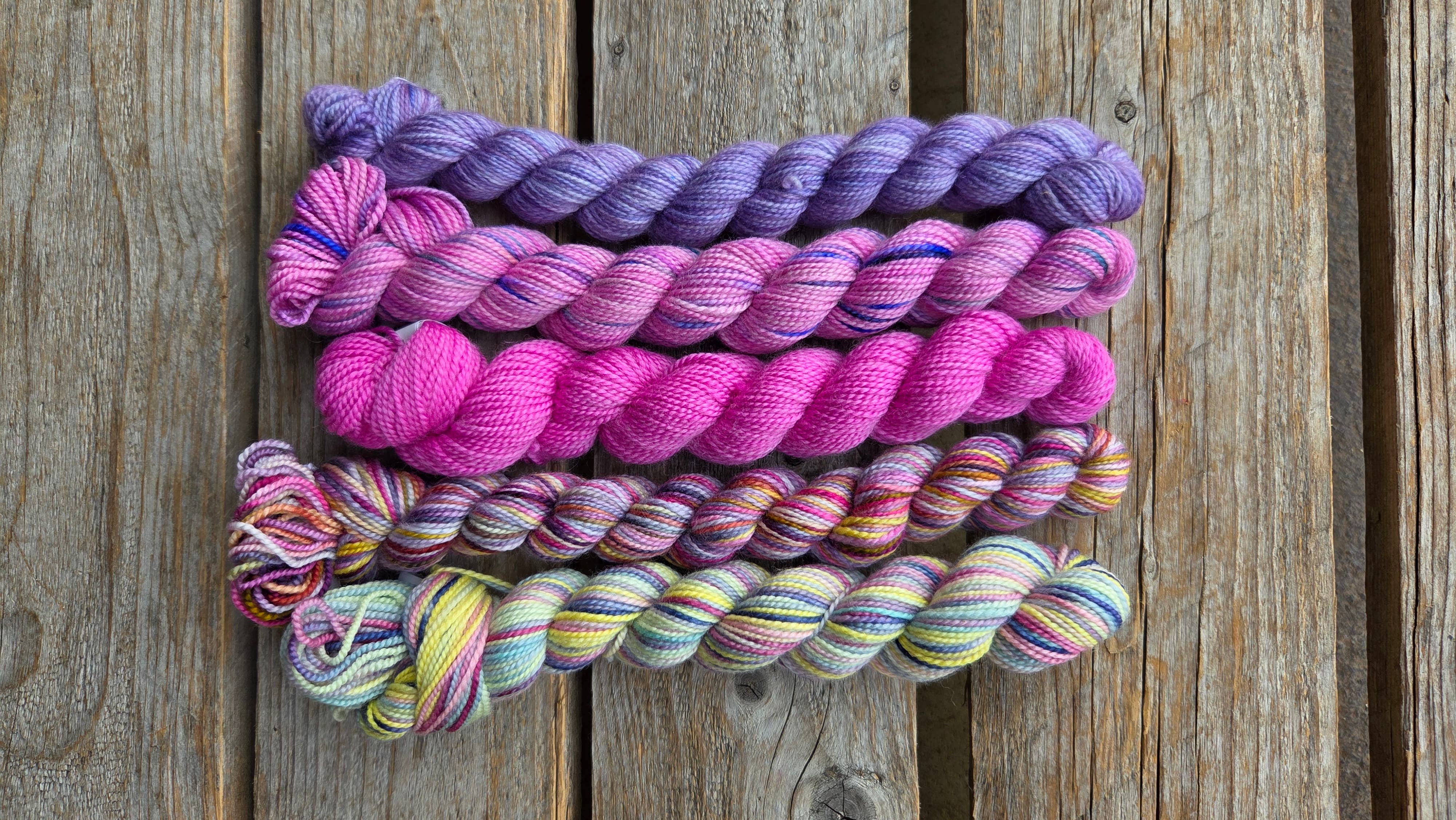 Koigu Wool Designs - Vente Fils à tricoter - Boîtes de Peinture de Fleurs Provinciales (ensembles de mini-écheveaux)38