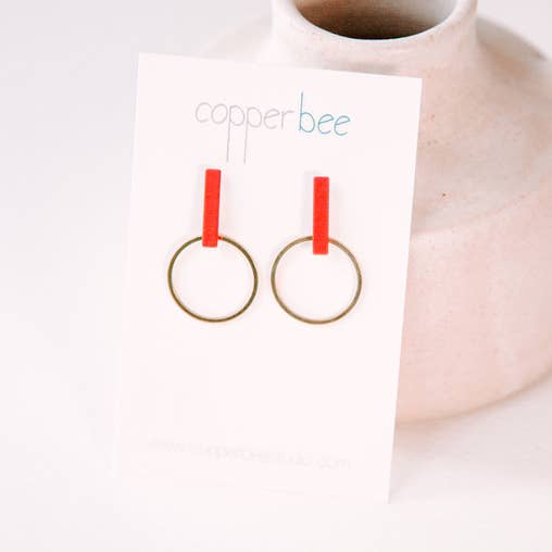 Färgade Linje- och Cirkelörhängen CB028 för wholesale av Copper Bee
