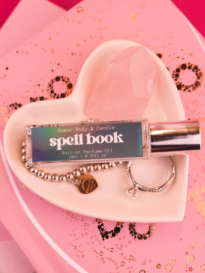 Olio Profumato Roll-On Spellbook per la vendita all'ingrosso da parte di Soeur Body and Candle