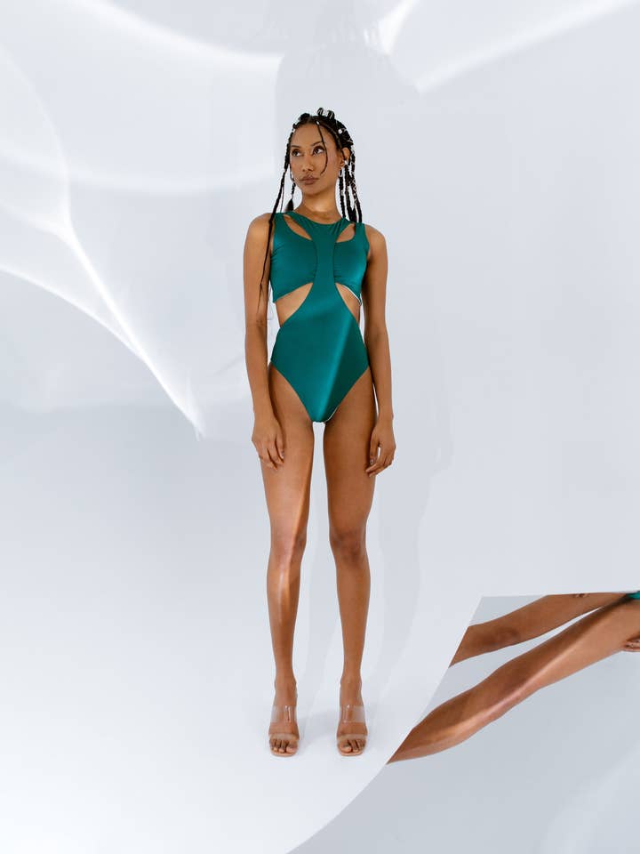 33:3 by Linda Liz – wholesale One-piece swimsuit – Women’s – STRONG AURA ON3 PI3C32