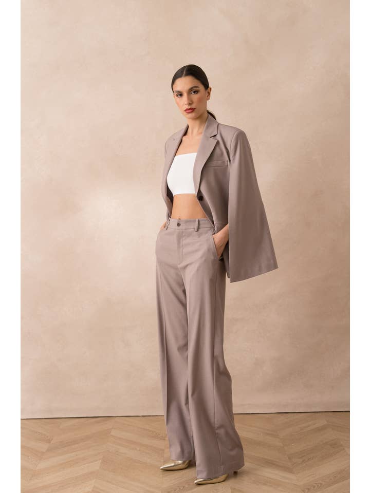 Attentif Paris – Blusão - Mulher por atacado – Casaco capa oversized com corte estruturado20