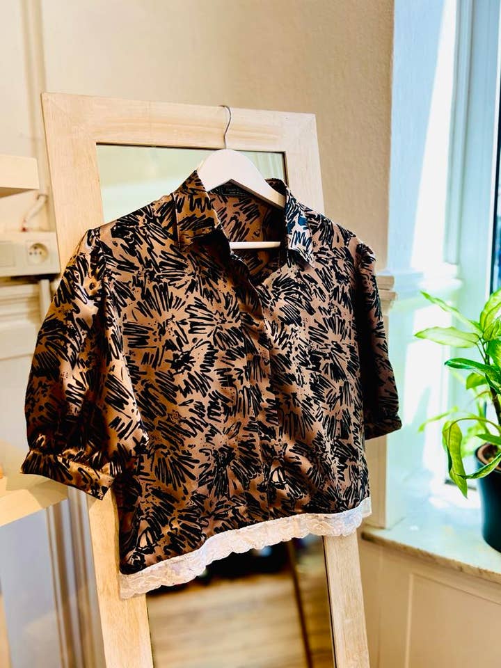 Chemisier Zora graffiti pour la vente par Nicole Cavallaro