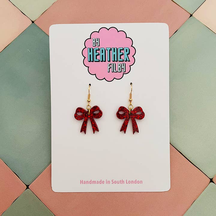Schleifen-Glitzer-Ohrringe (MEHR FARBEN) - Bestseller für den Großhandel von By Heather Filby