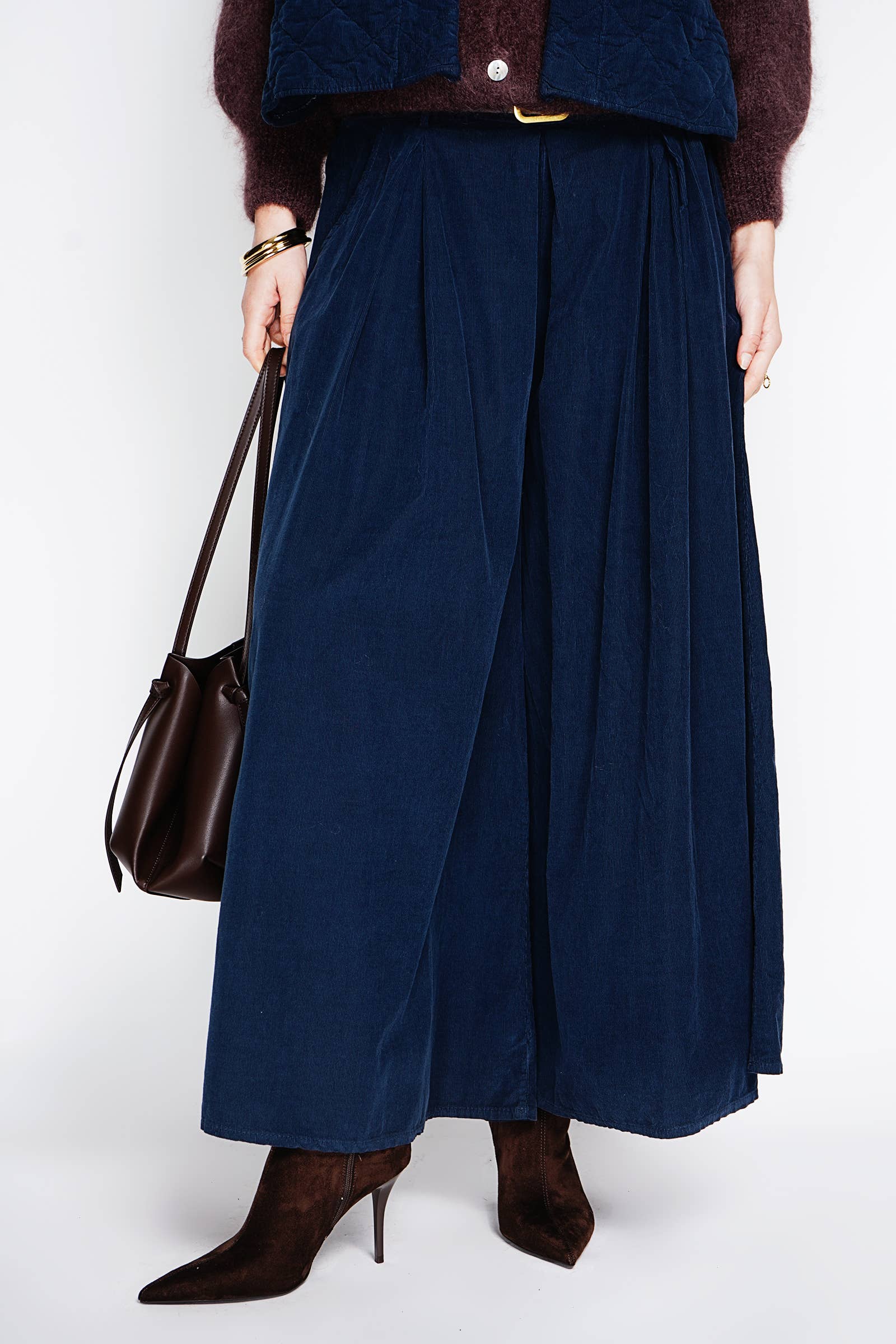 NOELINE - Venta al por mayor Pantalones - Mujer - Pantalones de terciopelo plisados con cinturón 305221