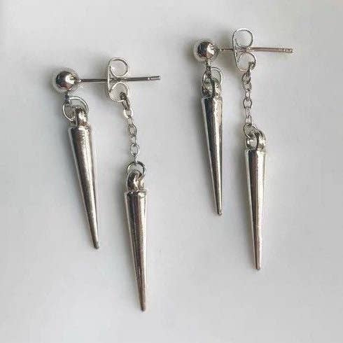 Boucles d'oreilles à tige en acier chirurgical, style coréen Kpop, chaîne à pointes, style gothique, 4 cm pour la vente par Haengseongworkshop