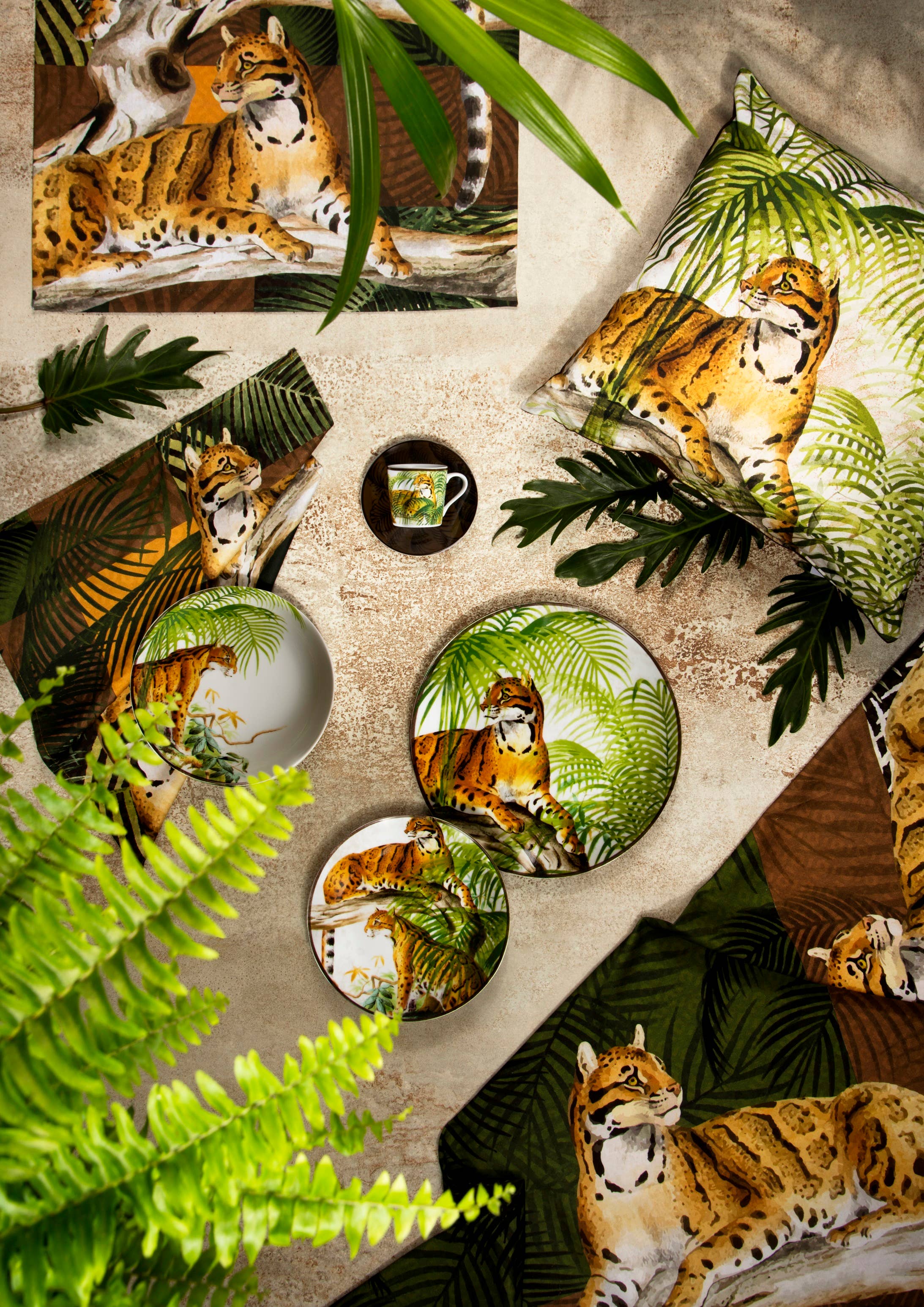 multicolour 18 Leopard Plate Set for wholesale on Faire4