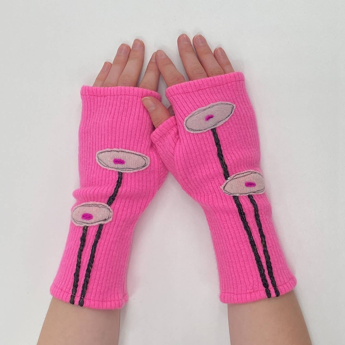 Sardine Clothing Co. - Venta al por mayor Guantes - Mujer - Guantes sin dedos de cachemir con diseño ovalado de amapola3