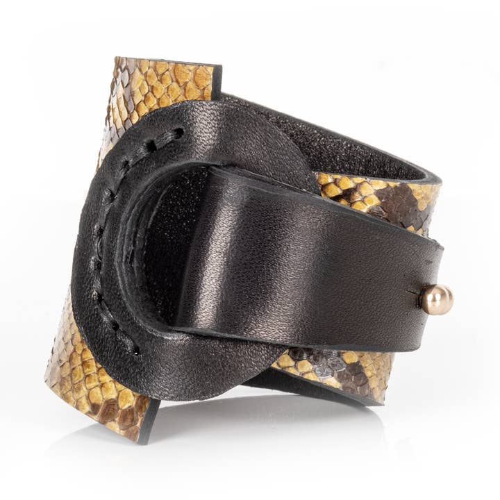 Bracelet en cuir Python avec écailles dorées et noir pour la vente par The Dark