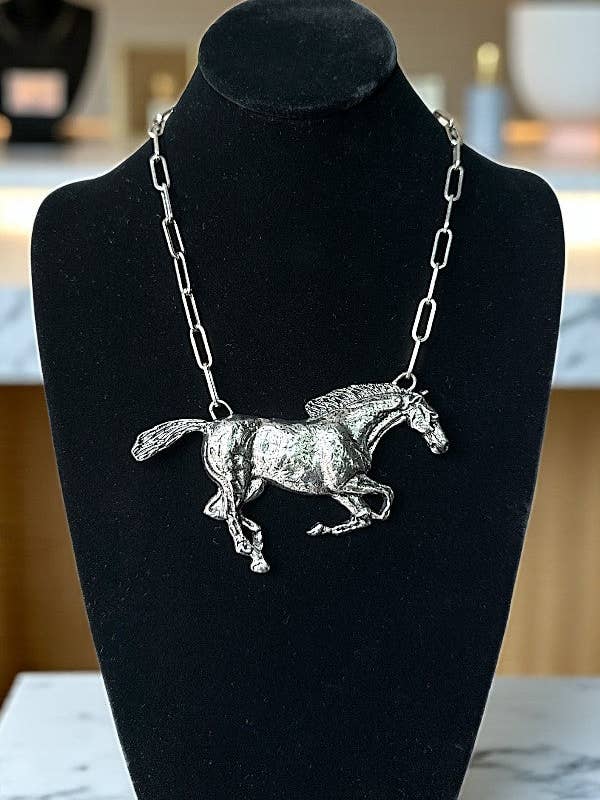 VÄSTERLÄNDSK LÖPANDE HÄST HÄNGE HALSBAND för wholesale av Andrea Bijoux