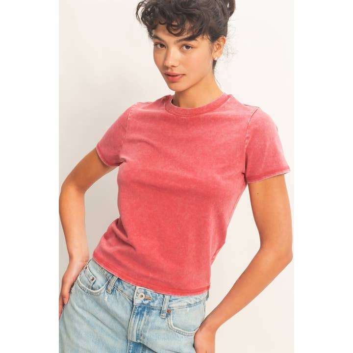 Haut à manches courtes et col rond, effet délavé minéral pour la vente par Double Zero