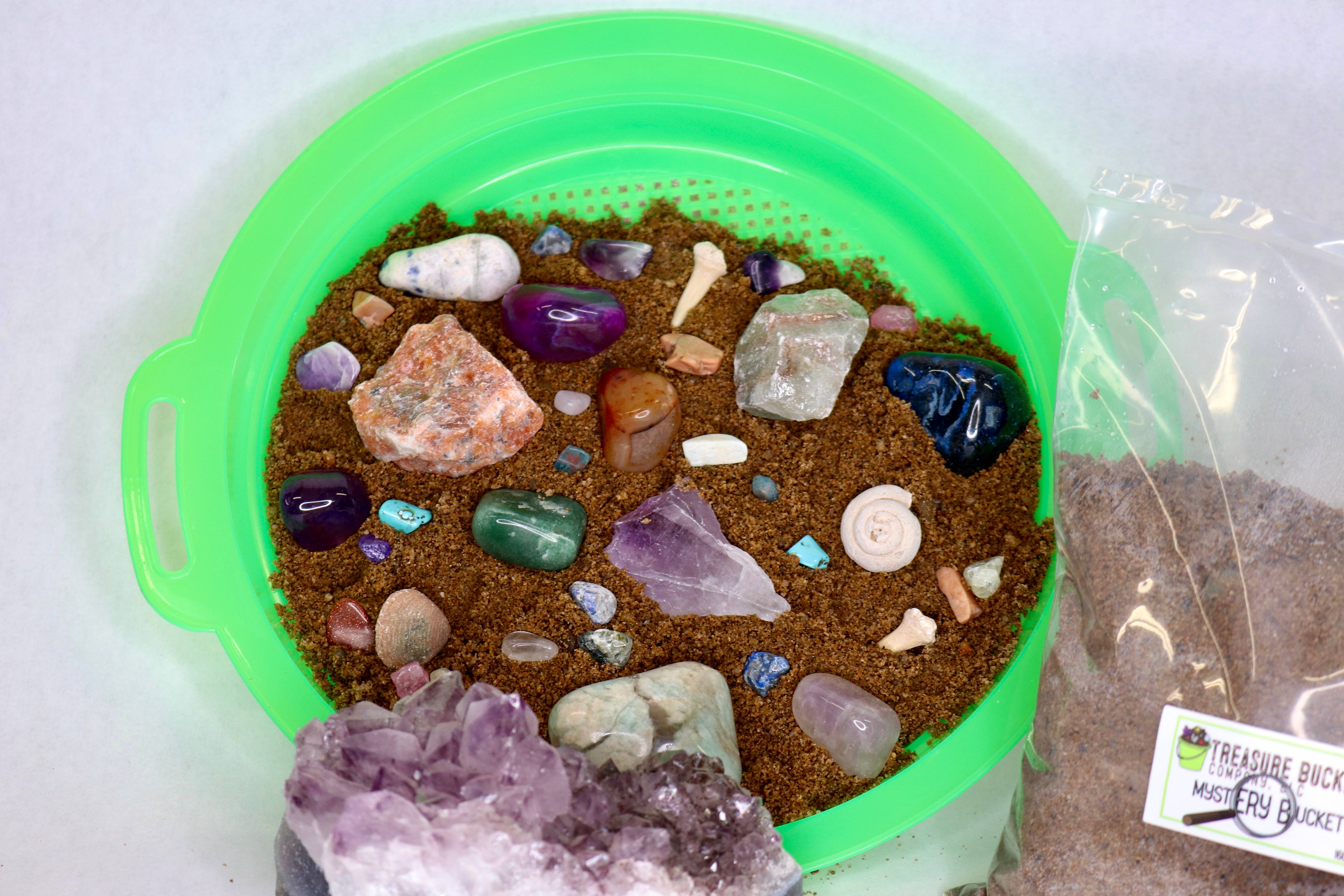 Treasure Buckets Co., LLC - Vente Kit de bricolage – enfant - Sac d'extraction de pierres précieuses Mystery Bucket 16 oz - Pierres précieuses, fossiles1