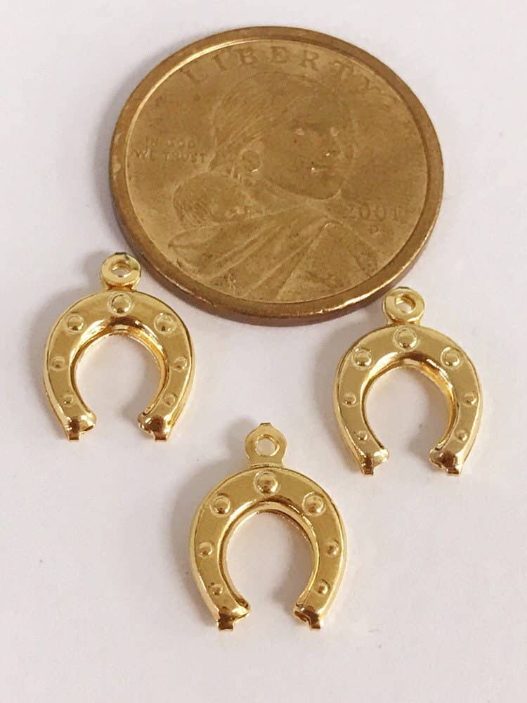 The Bead Bazaar - Vente Breloques/médailles personnalisées - Breloque en forme de fer à cheval en or, pendentif en fer à cheval rempli d'or pour la fabrication de bijoux, breloques porte-bonheur, breloques en vrac pour perles, petit porte-bonheur en forme de fer à cheval9