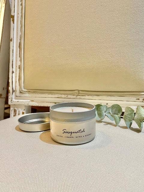 Vela Sasquatch 4oz por atacado de Moni Candle & Co.