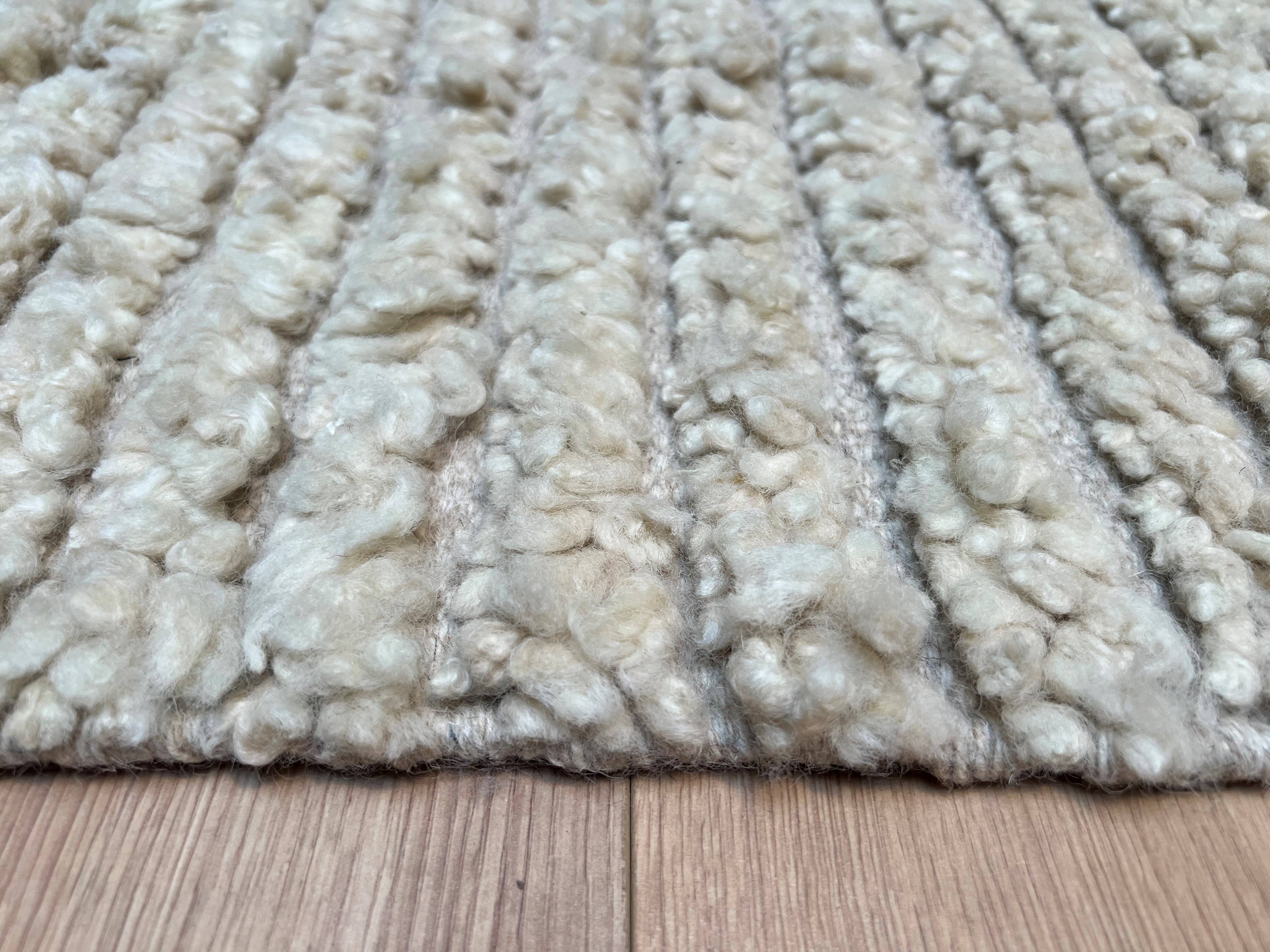 Beige Fluffy - Sand rug for wholesale on Faire1