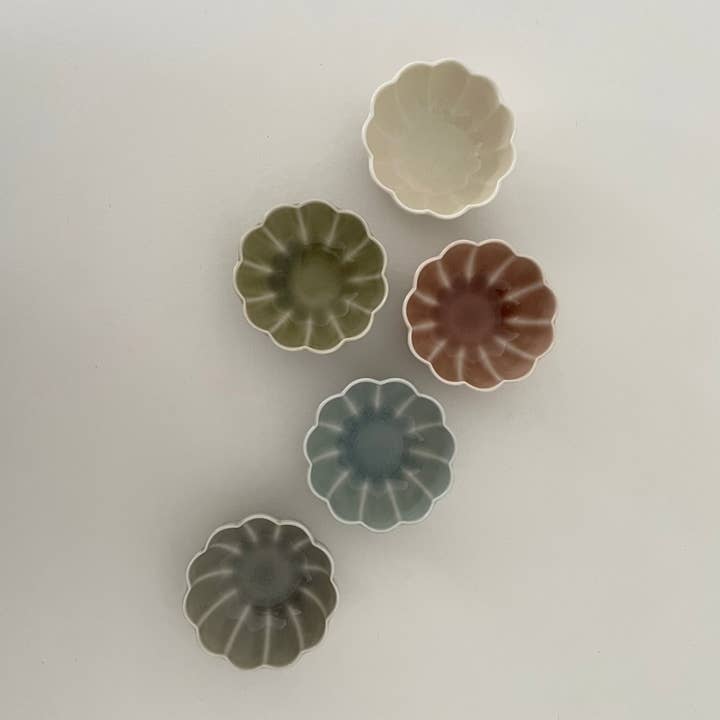 fort & field - Wholesale Decorative Plate/Dish/Bowl - 3" small ceramic pastel chrysanthemum shape Japanese dishes6
