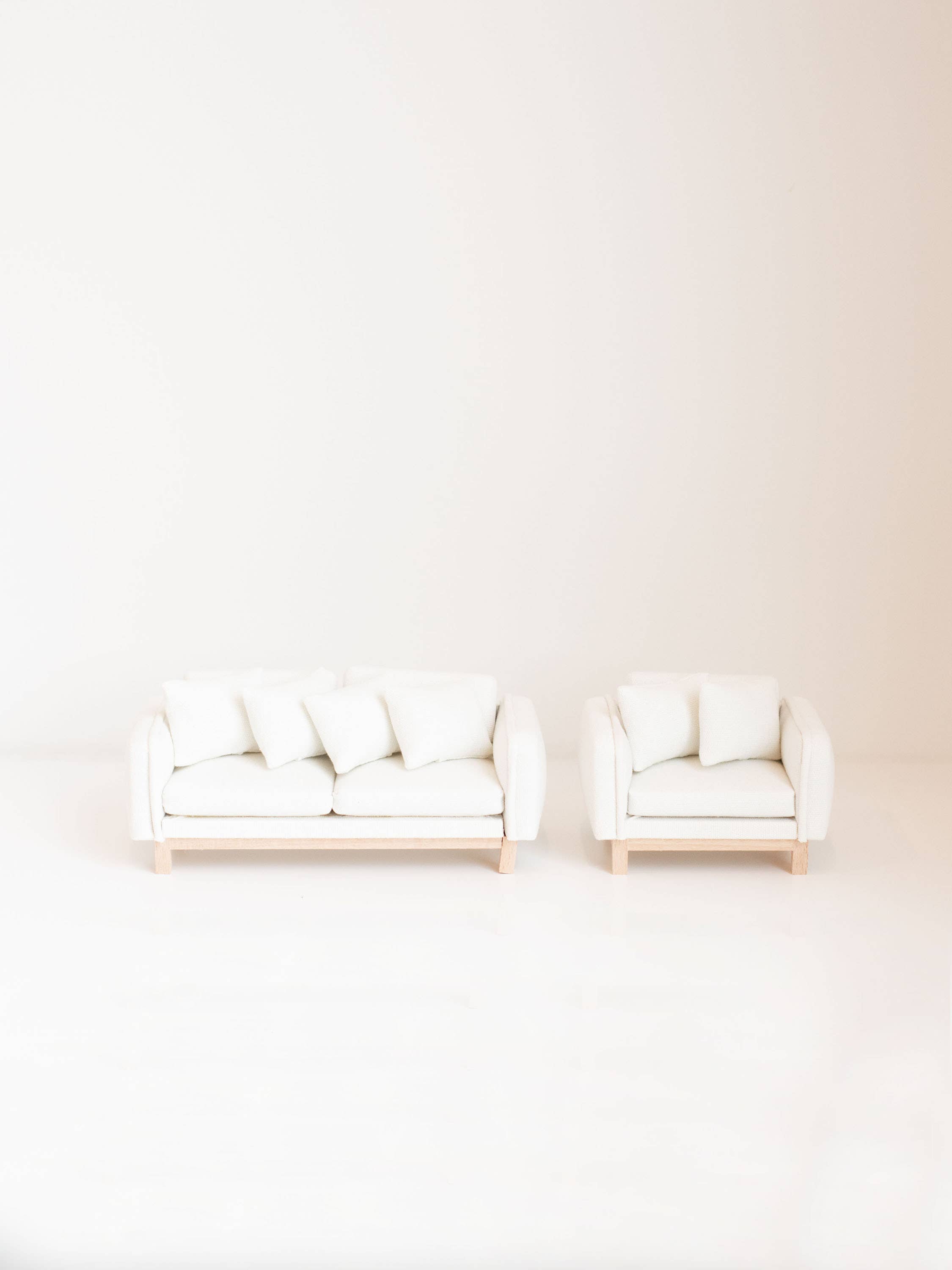 Macy Mae Dollhouse Designs – Engroshandel Dukke - Børn – Camden Rammestol | Varm hvid7