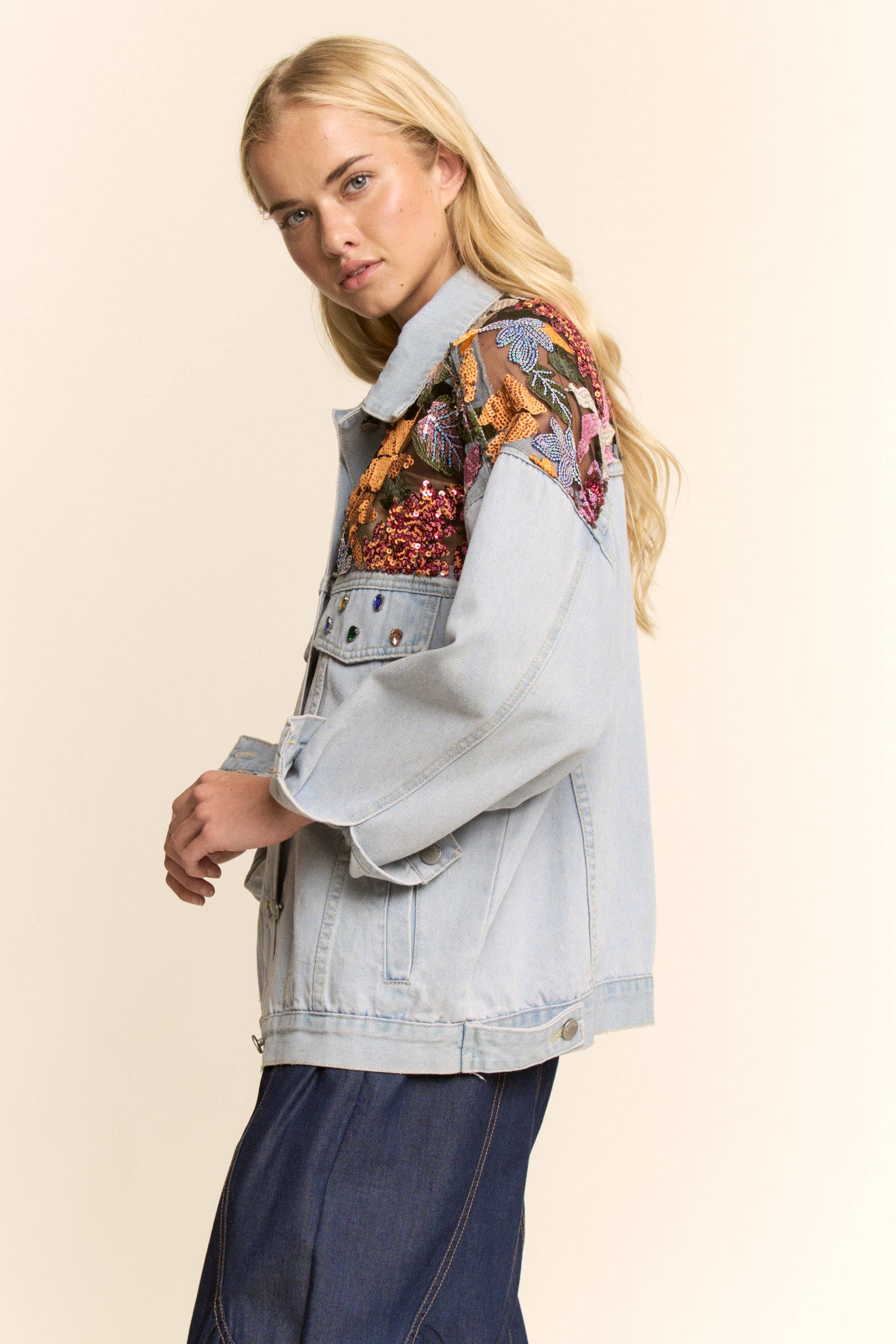 LIGHT WASH DENIM JACKET WITH VIBRANT EMBROIDERED for wholesale on Faire4