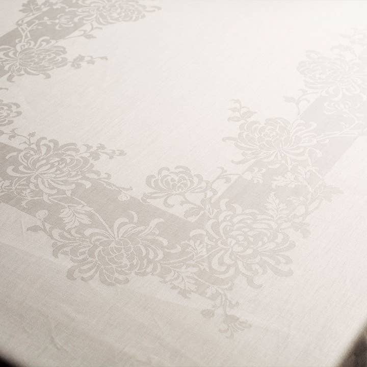 Oyster white Chrysanthemum Double Damask Tablecloths for wholesale on Faire2