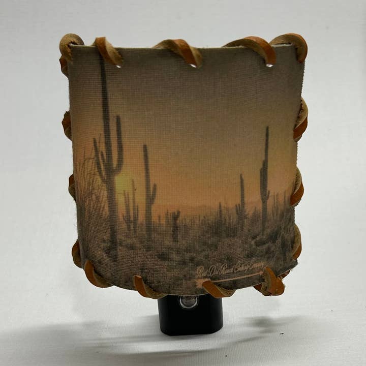 Luz nocturna Cactus Saguaro para venta al por mayor de Red Dirt Ranch Clothing Company