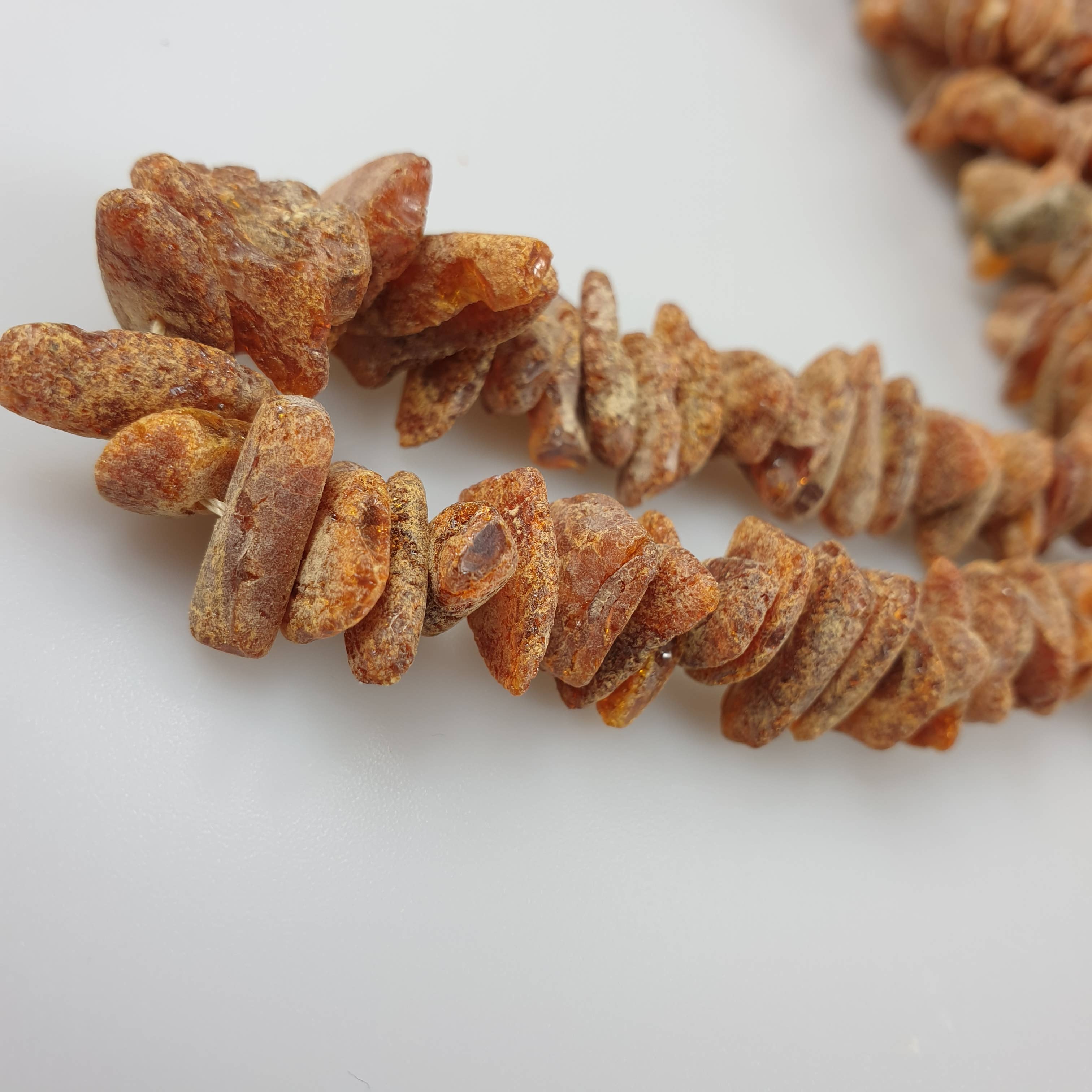 AmberLithuania - Vente Collier de perles - Collier en ambre baltique brut marron orangé avec cristal de guérison pour adulte2