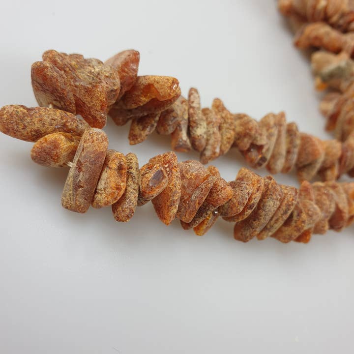 AmberLithuania - Vente Collier de perles - Collier en ambre baltique brut marron orangé avec cristal de guérison pour adulte2