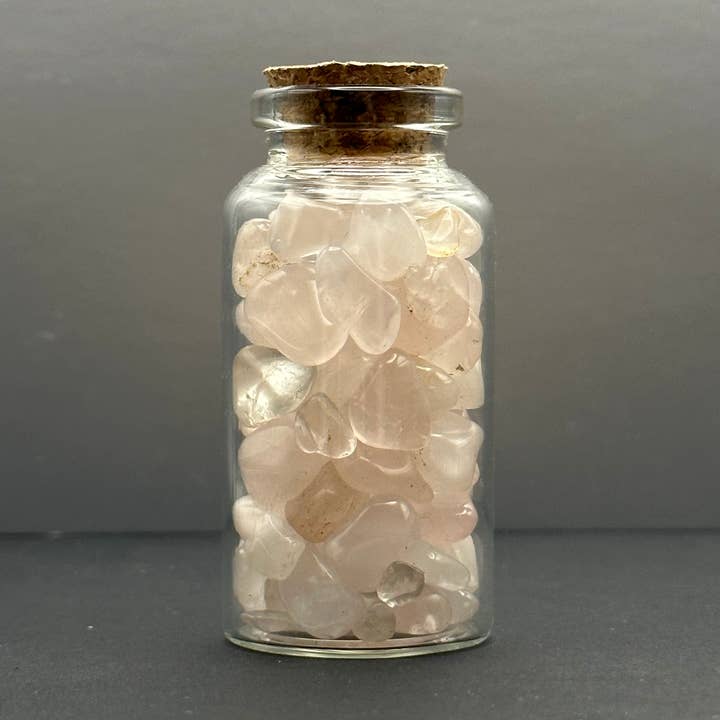 Love | Flacon de 30 ml de cristaux de quartz rose pour la vente par Midwest Apothecary