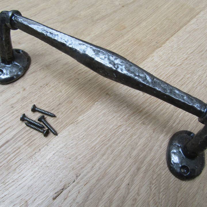 240mm Offset Kranket Dør Pull Håndtag Antik Jern for engroshandel hos IronmongeryWorld
