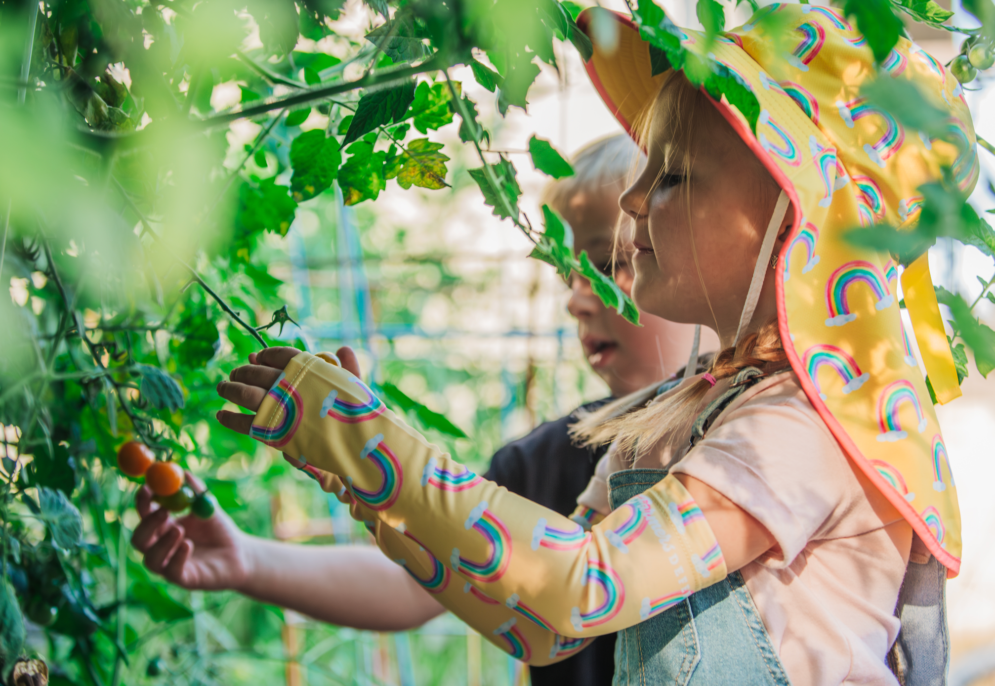 Farmers Defense - Wholesale Garden gloves - Kids Protection Sleeves Rainbows1