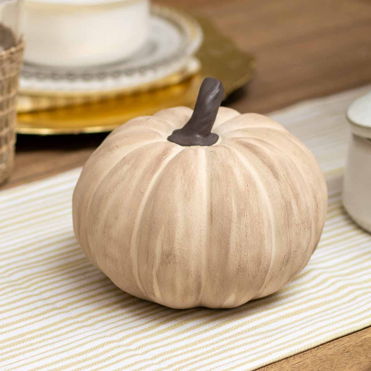 The Royal Standard – wholesale Decorative tabletop object – Willis Pumpkin Décor   Antique Cream   7x5.51