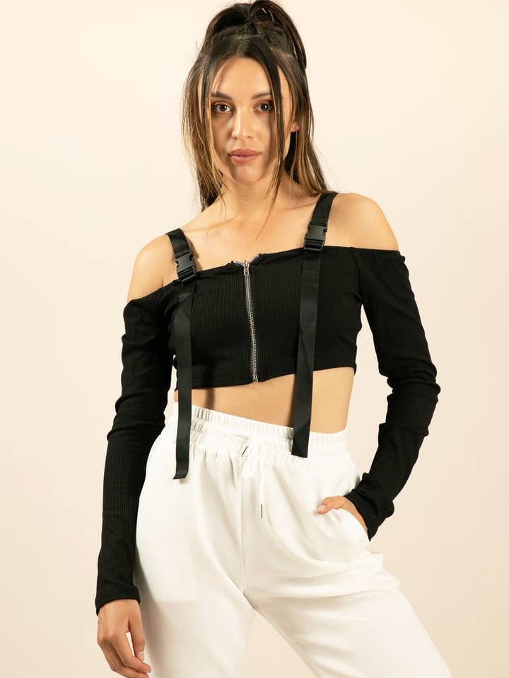 Crop con fibbia nera per la vendita all'ingrosso da parte di Waisted