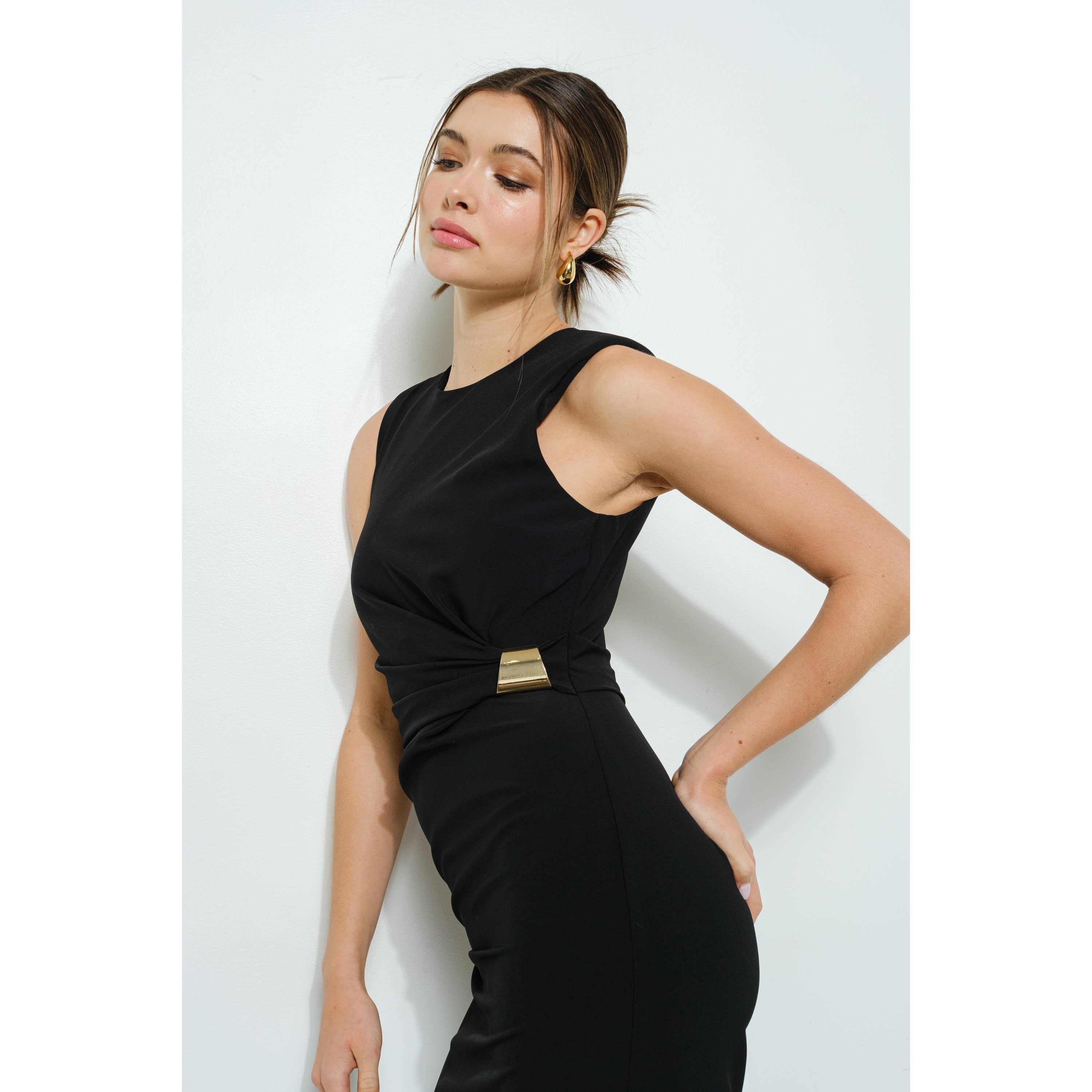 INA - Vendita all'ingrosso Vestito - Donna - Abito midi senza maniche con drappeggio e accenti dorati2