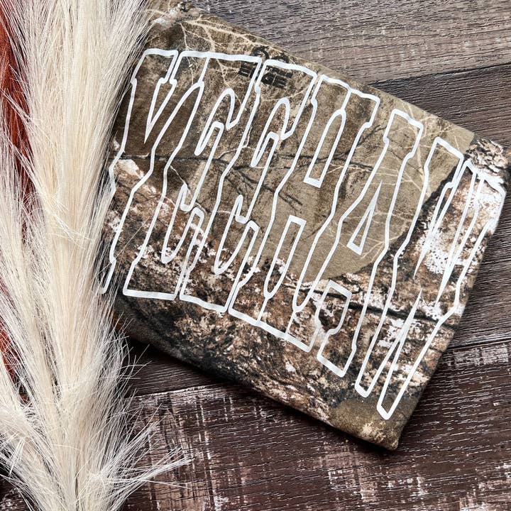 REMOVED BRAND - Venta al por mayor Camiseta serigrafiada - Mujer - CAMISETA YEEHAW CAMO2