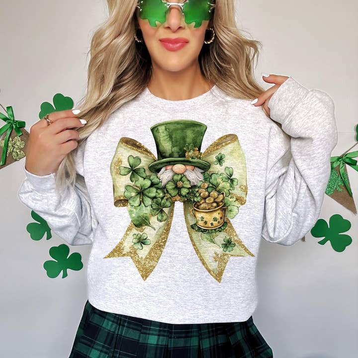 T-shirt Trèfle de la Saint-Patrick, Pull Trèfle Irlandais Porte-bonheur pour la vente par NVC Ecommerce LLC