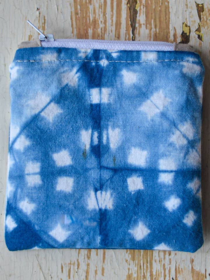 Pochette zippée Indigo pour la vente par Aaron Sanders Head Studio